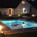 Dom Letniskowy Na Kaszubach Z Podgrzewanym Basenem Prázdninový dům Ostrowite (Kartuzy)