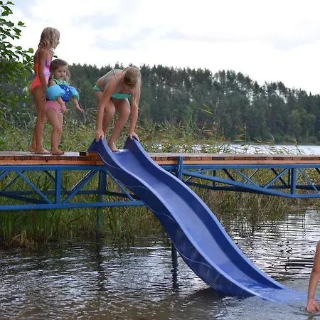 Dom Letniskowy Na Kaszubach Z Podgrzewanym Basenem Nyaraló